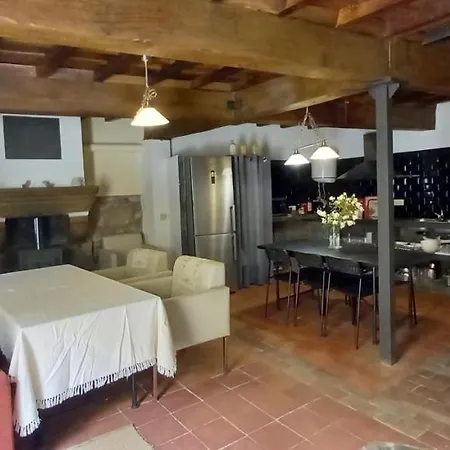 Hostel Albergue San Blas - Via De La Plata Y Caparra - Via Verde *